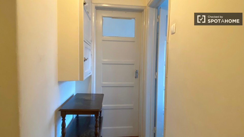 Double room Lisbon, 3 beds, 70m² — photo 7