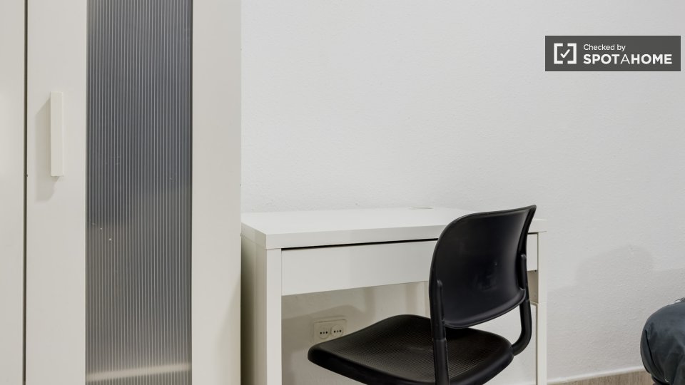 Double room Barcelona, 2 beds, 50m² — photo 15