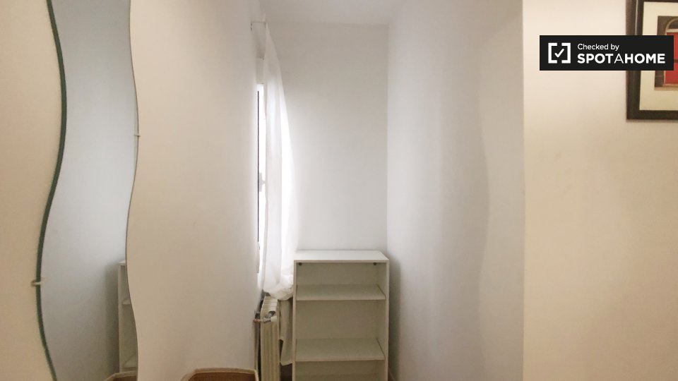 Double room Madrid, 7 beds, 130m² — photo 4