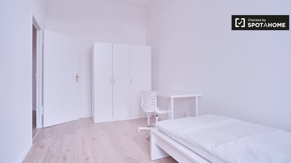 Double room Berlin, 3 beds, 47m² — photo 2