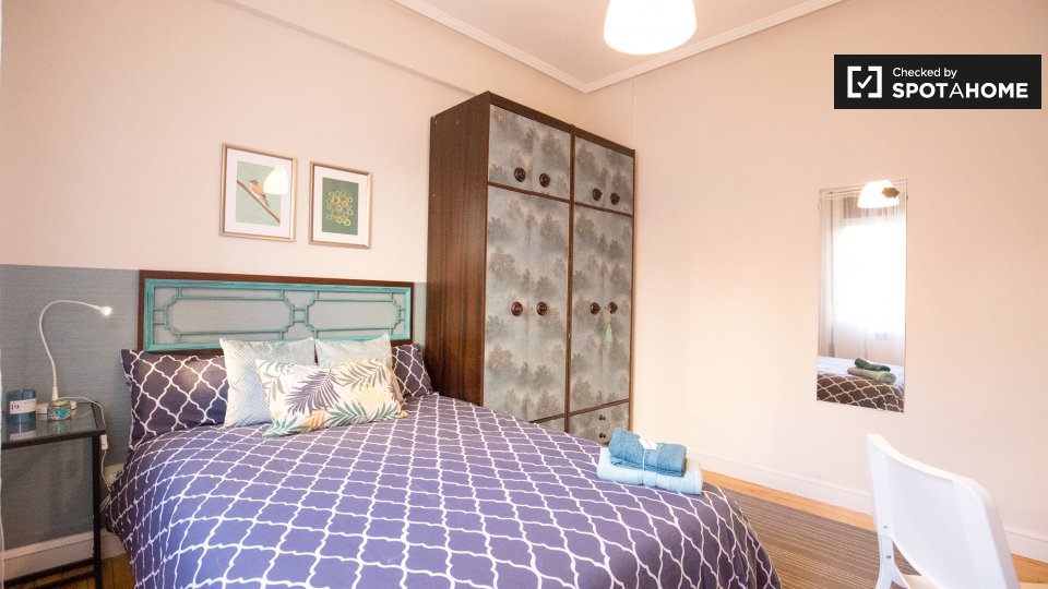 Double room Bilbao, 3 beds, 80m² — photo 5