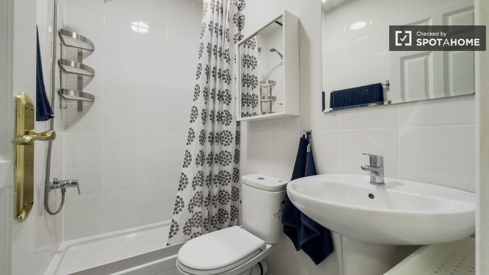 Double room Barcelona, 3 beds — photo 13