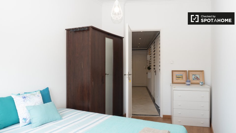Double room Lisbon, 4 beds, 90m² — photo 4