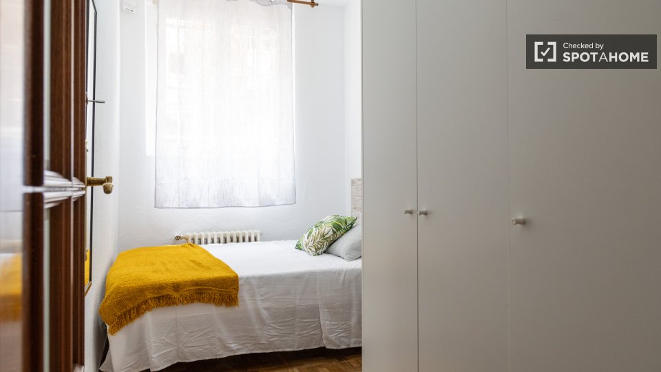 Double room Madrid, 5 beds — photo 5