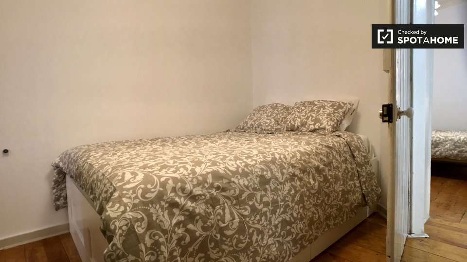 Double room Lisbon, 4 beds, 80m² — photo 1