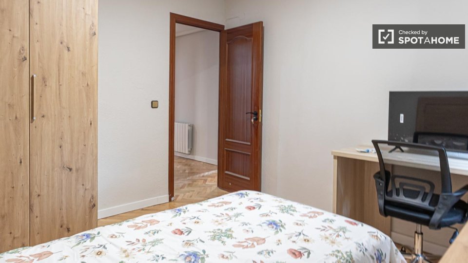 Double room Madrid, 4 beds — photo 5
