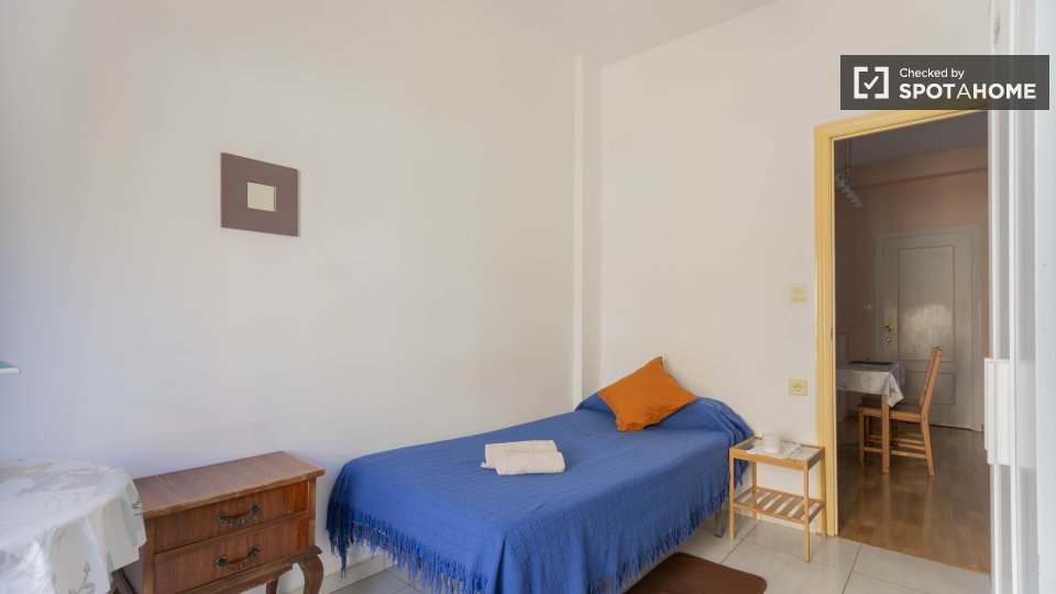 Double room Valencia, 3 beds — photo 24