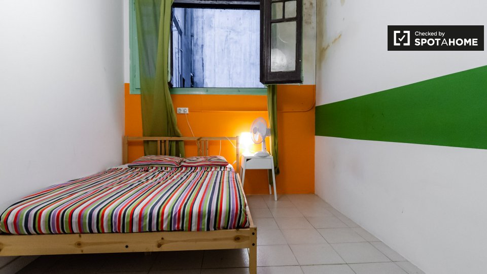 Double room Barcelona, 12 beds, 400m² — photo 1