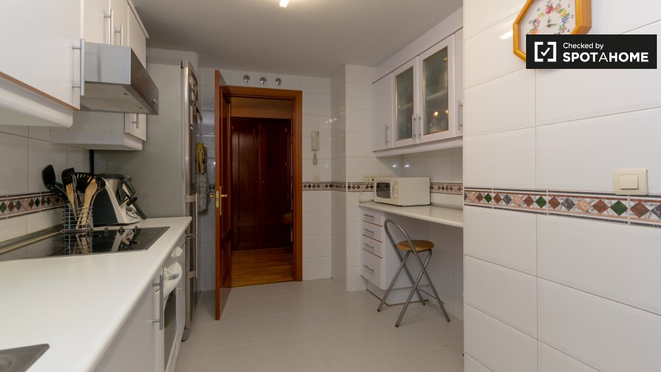 Double room Madrid, 3 beds, 100m² — photo 8