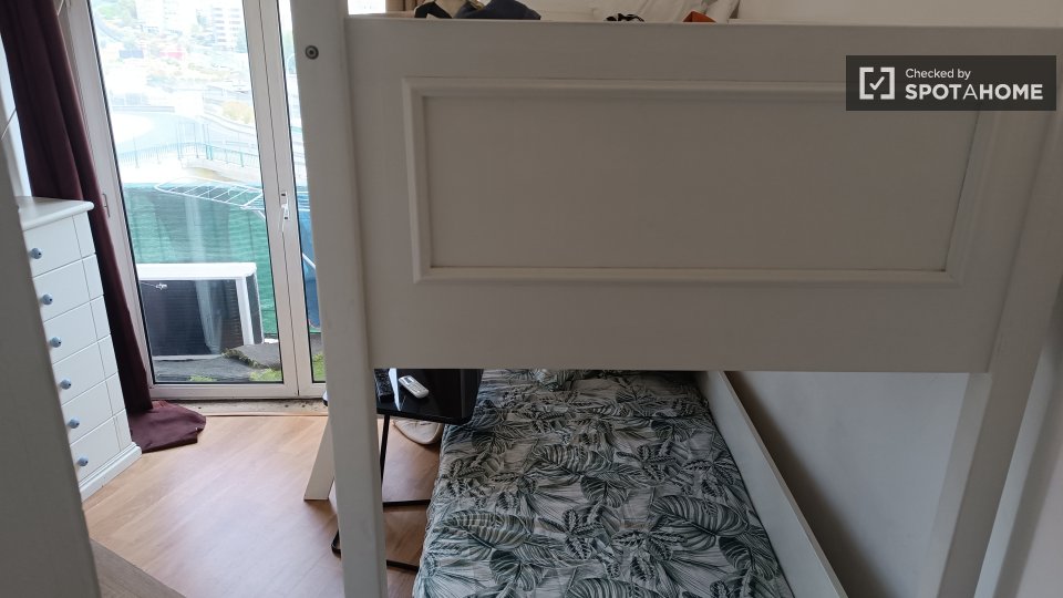 Double room Lisbon, 5 beds, 90m² — photo 31
