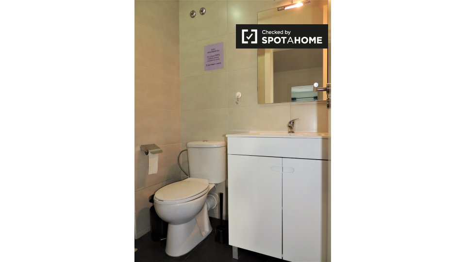 Double room Lisbon, 4 beds, 100m² — photo 13