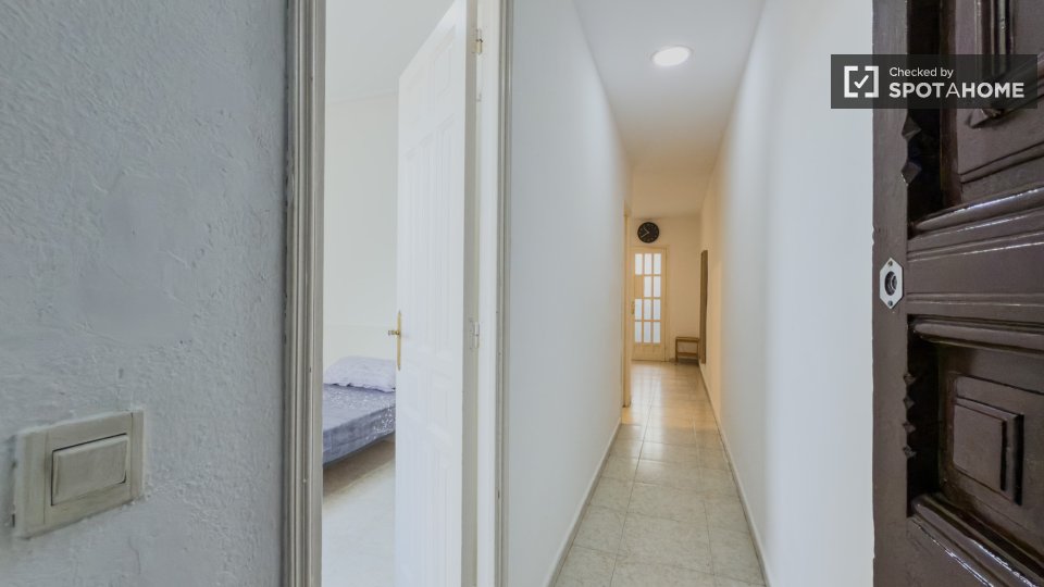 Double room Barcelona, 2 beds — photo 25