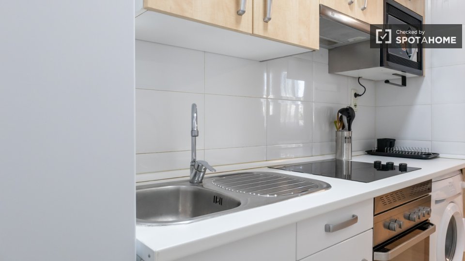 Double room Madrid, 3 beds — photo 23