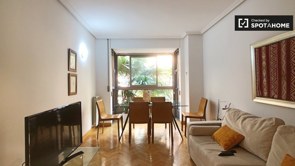 Double room Madrid, 2 beds, 80m² — photo 6