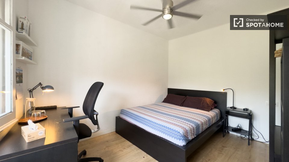 Double room Barcelona, 3 beds, 60m² — photo 3