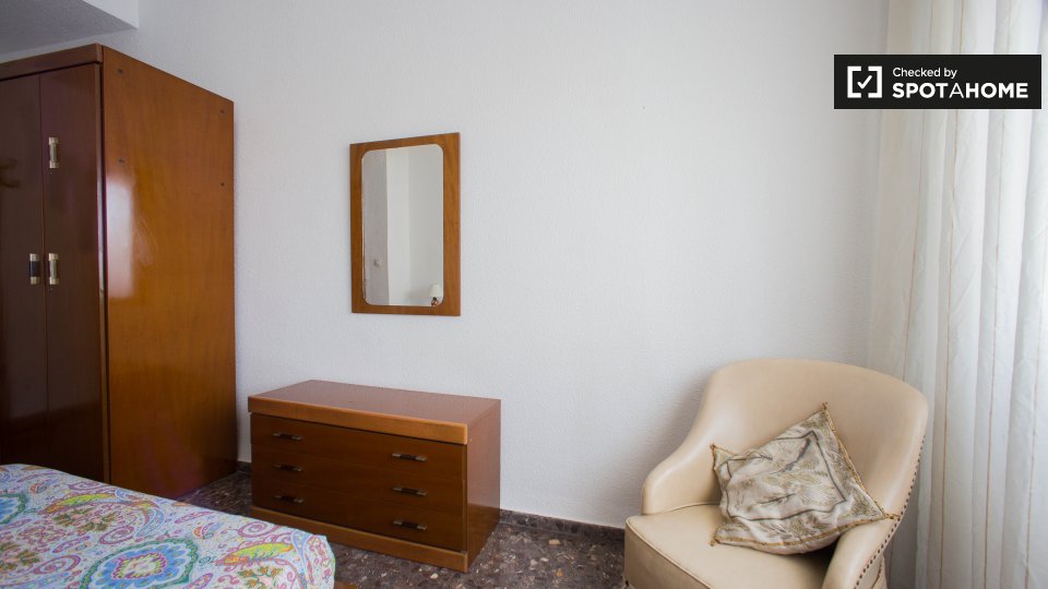 Double room Valencia, 6 beds, 150m² — photo 5