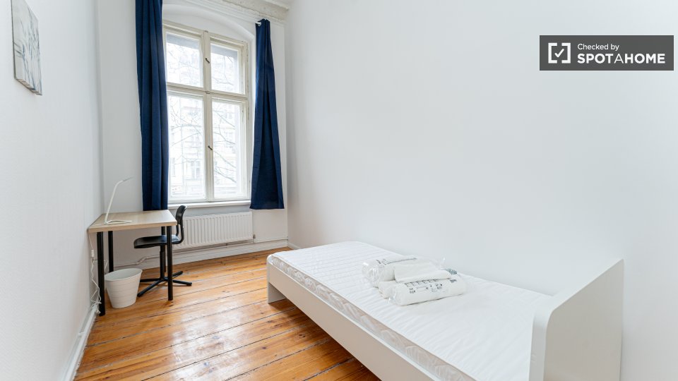 Double room Berlin, 5 beds, 104m² — photo 6