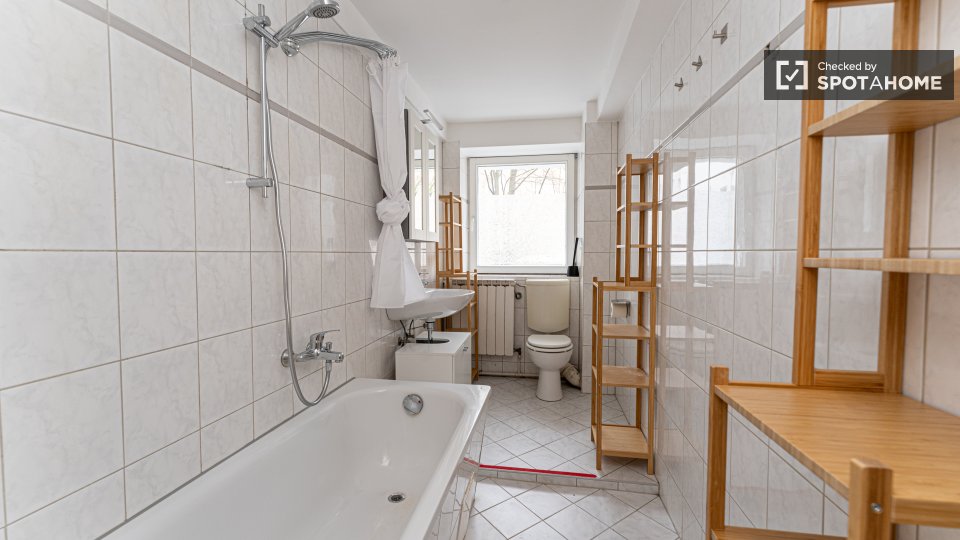 Double room Berlin, 5 beds, 104m² — photo 9