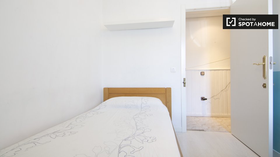 Maravillosa habitación en piso en Puerta del Ángel, Madrid