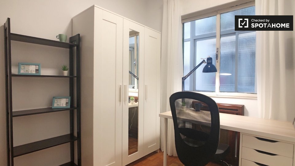 Double room Madrid, 5 beds, 133m² — photo 19