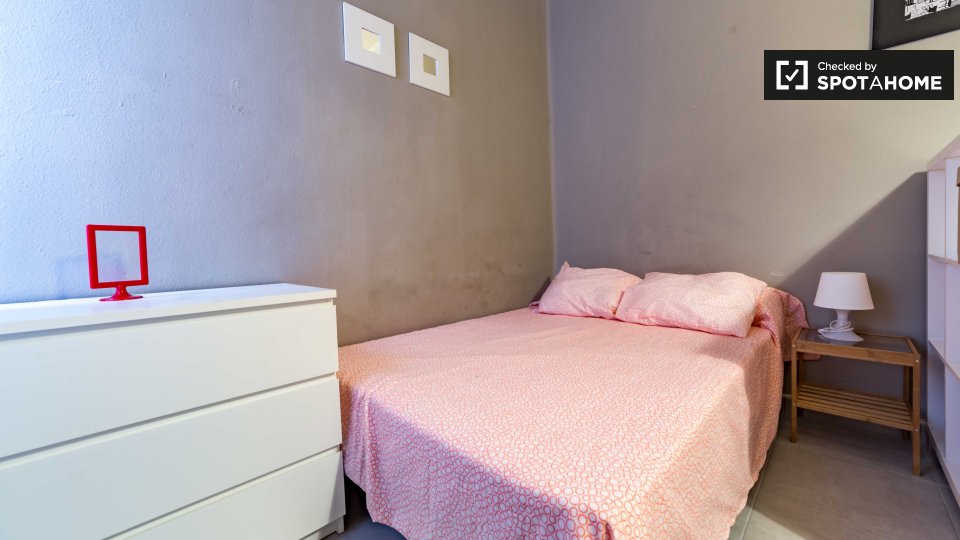 Double room Valencia, 5 beds, 130m² — photo 3