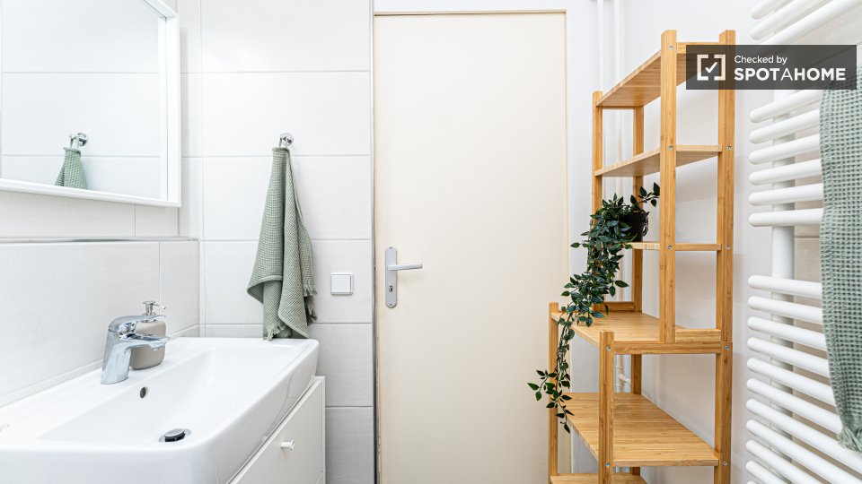 Double room Berlin, 6 beds, 88m² — photo 6