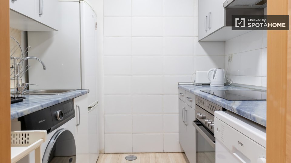 Double room Madrid, 3 beds — photo 31