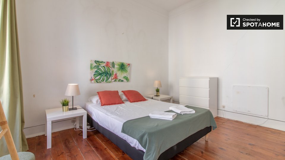 Double room Lisbon, 5 beds, 90m² — photo 22