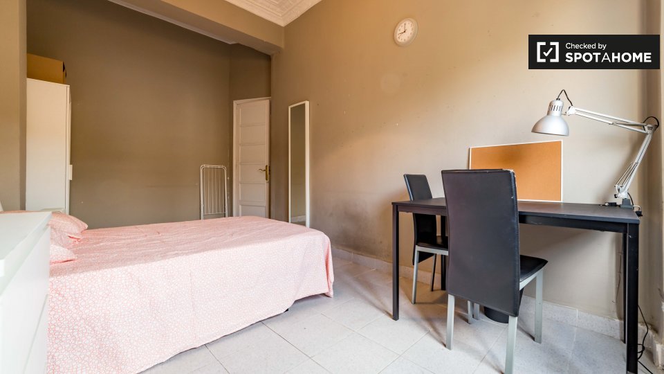 Double room Valencia, 5 beds, 130m² — photo 17