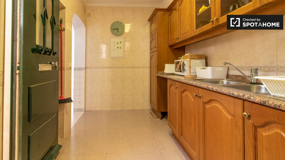 Apartment Lisbon, 5 beds, 90m² — photo 7