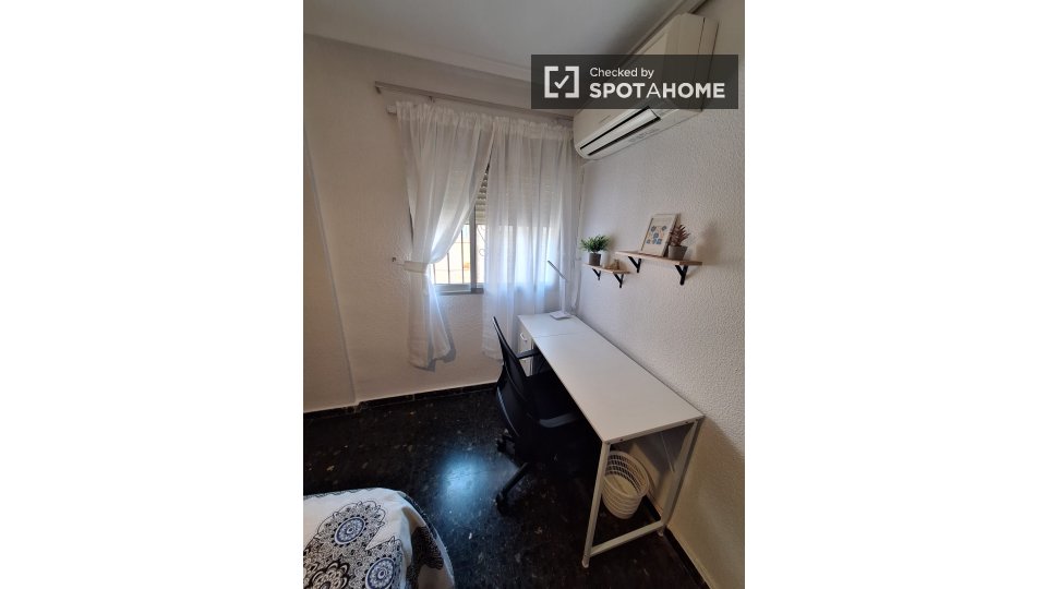 Double room Valencia, 5 beds, 110m² — photo 36