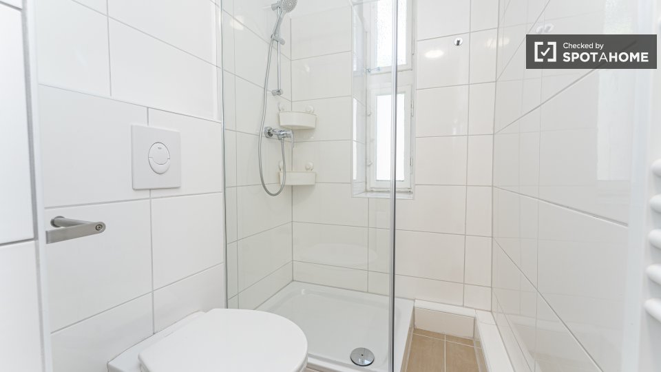 Double room Berlin, 2 beds, 36m² — photo 9