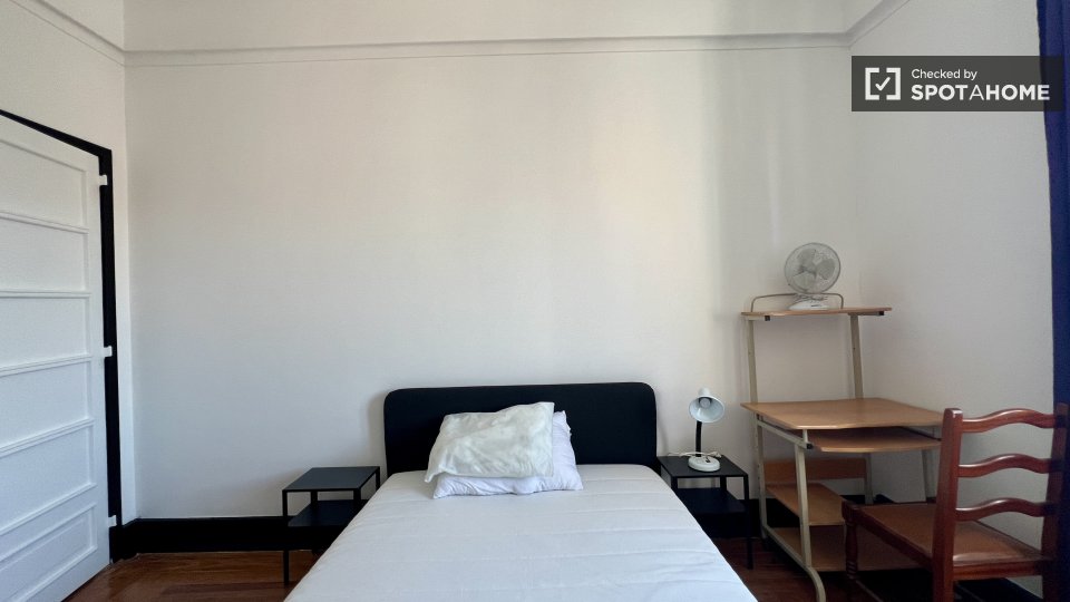 Double room Lisbon, 5 beds — photo 43