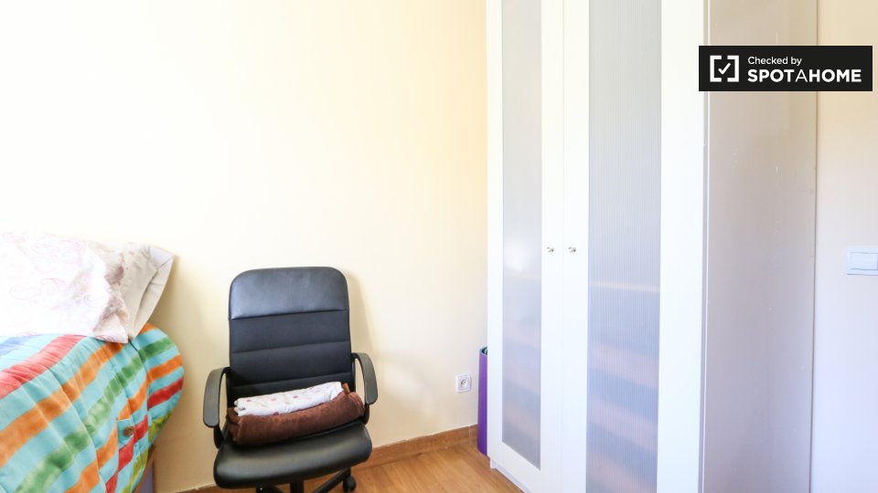 Double room Madrid, 3 beds, 62m² — photo 3