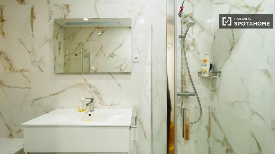 Double room Lisbon, 9 beds — photo 14
