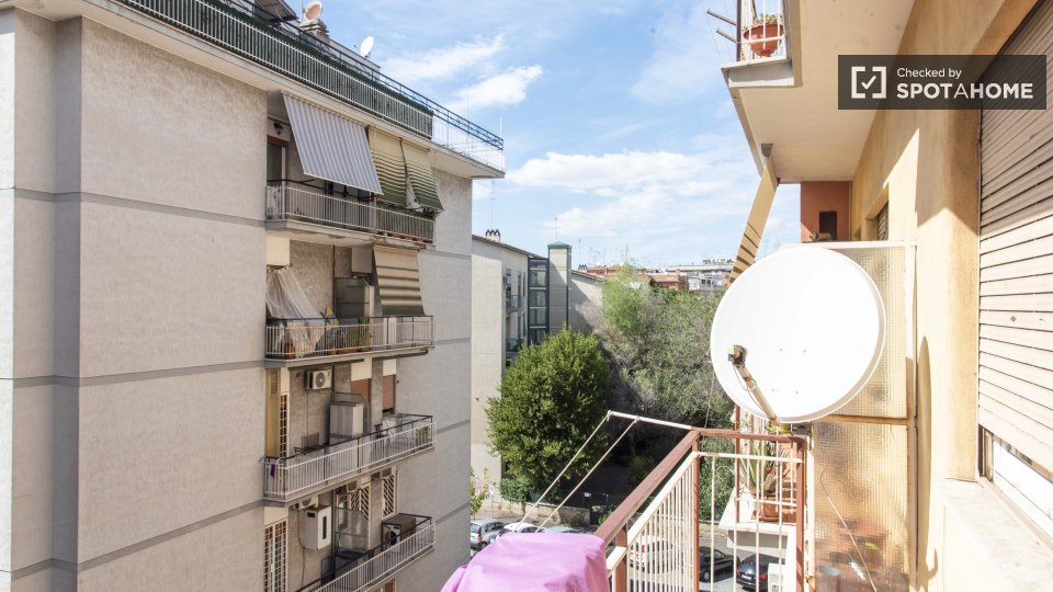 Double room Rome, 3 beds, 100m² — photo 13