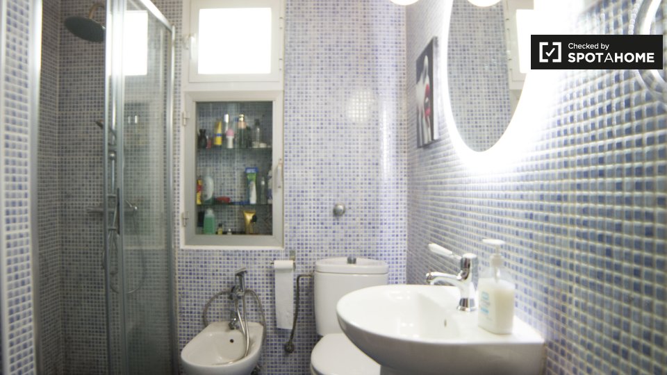 Double room Madrid, 4 beds, 80m² — photo 10