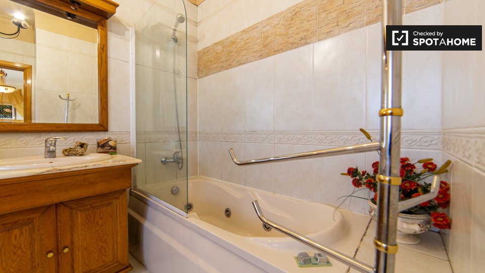 Double room Lisbon, 9 beds — photo 9