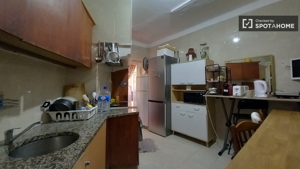 Double room Lisbon, 5 beds, 90m² — photo 22
