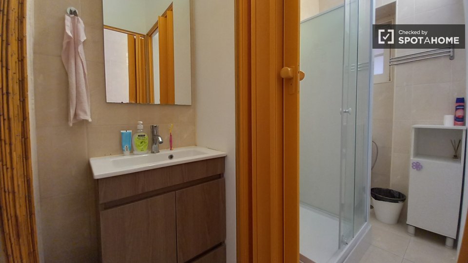 Double room Lisbon, 5 beds, 90m² — photo 23