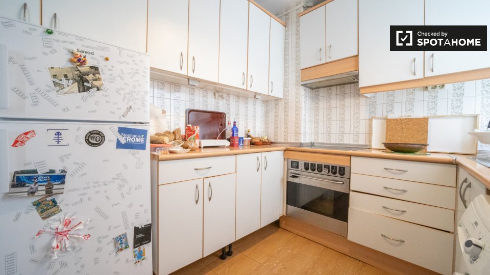 Double room Madrid, 5 beds, 150m² — photo 14