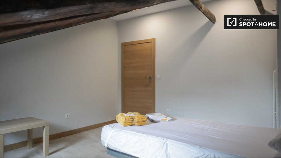 Double room Madrid, 3 beds — photo 2