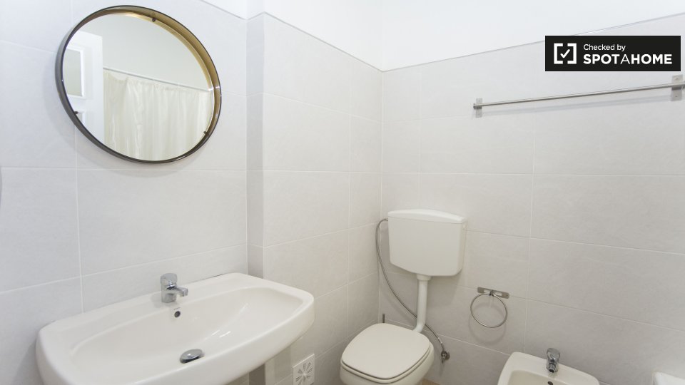 Double room Lisbon, 4 beds, 120m² — photo 13