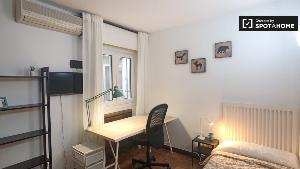 Double room Madrid, 5 beds, 133m² — photo 20