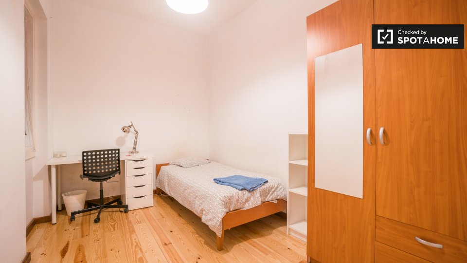 Double room Lisbon, 6 beds, 150m² — photo 3