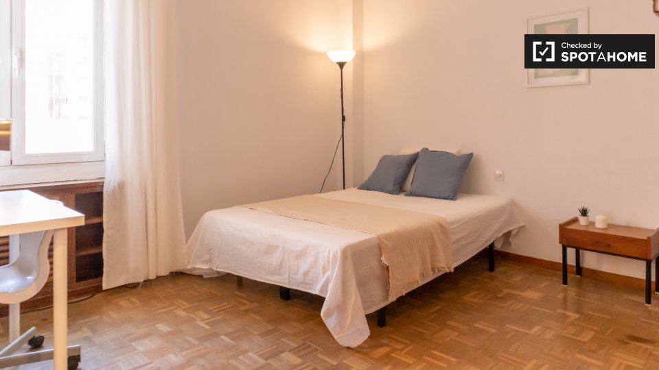 Double room Madrid, 6 beds, 152m² — photo 1