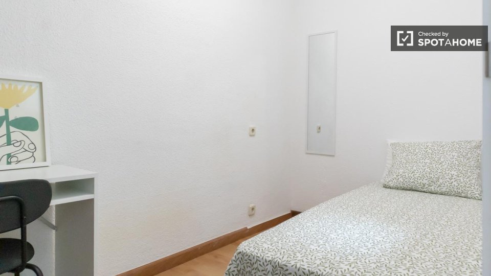 Double room Madrid, 6 beds, 116m² — photo 14