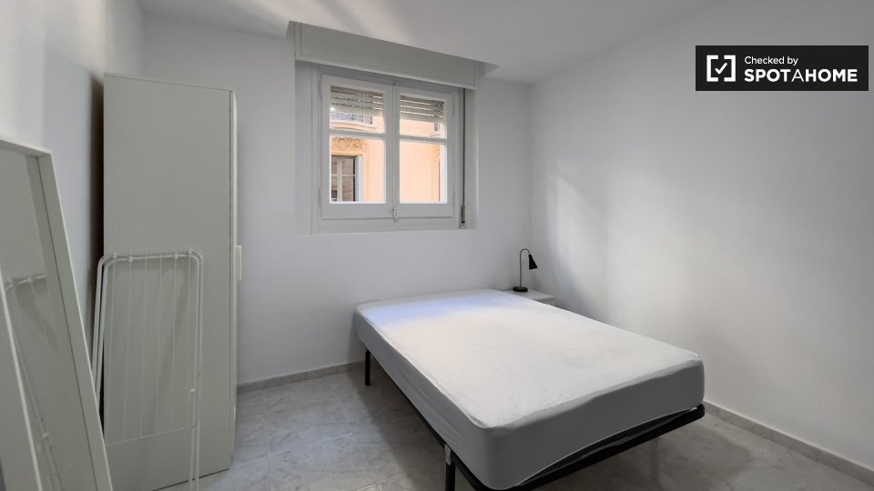 Double room Barcelona, 14 beds, 380m² — photo 13