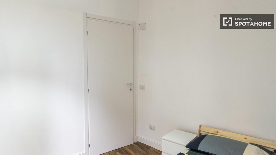 Double room Rome, 3 beds — photo 8
