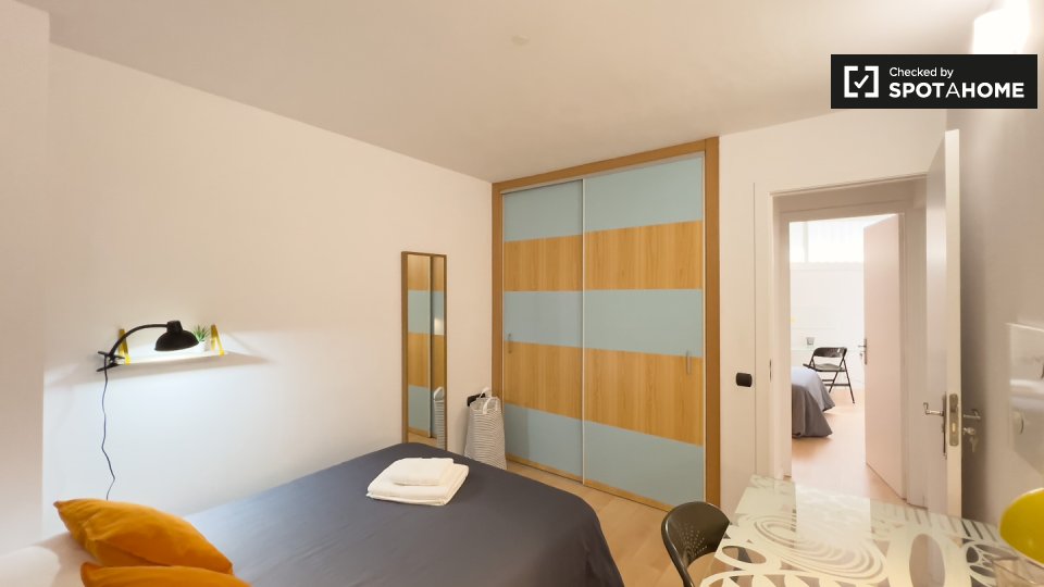 Double room Barcelona, 3 beds, 100m² — photo 19